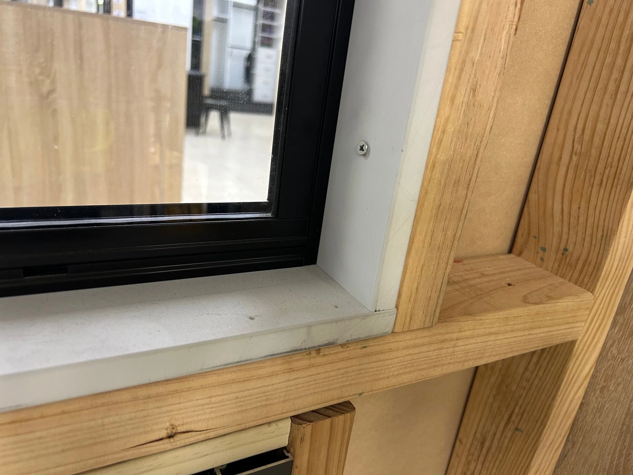 116x18mm x 5.6m Pine Primed Finger Jointed Square Edged Timber Reveal - Image 3