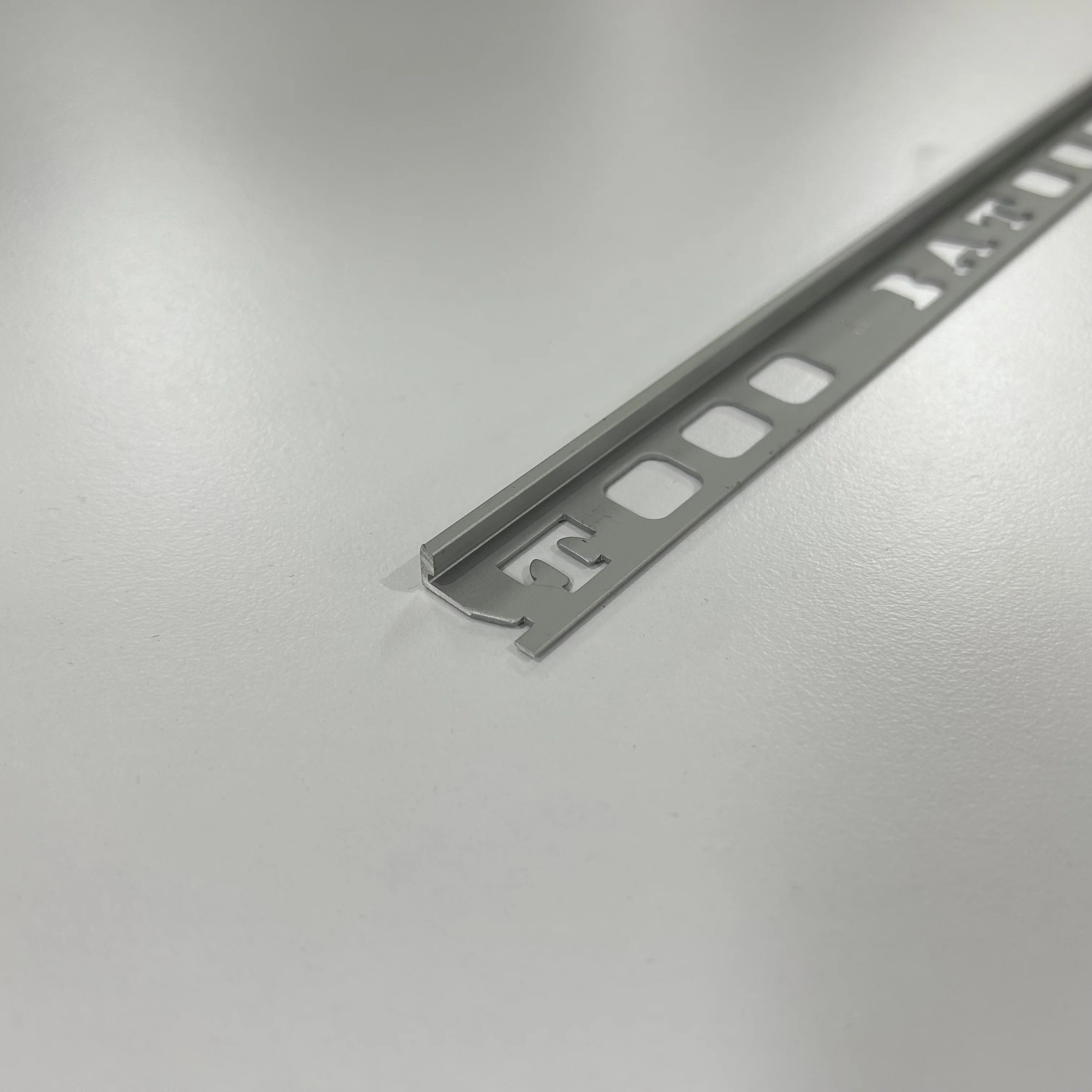 Aluminium Edge Trim Splashbacks - 3 Metres - Image 3