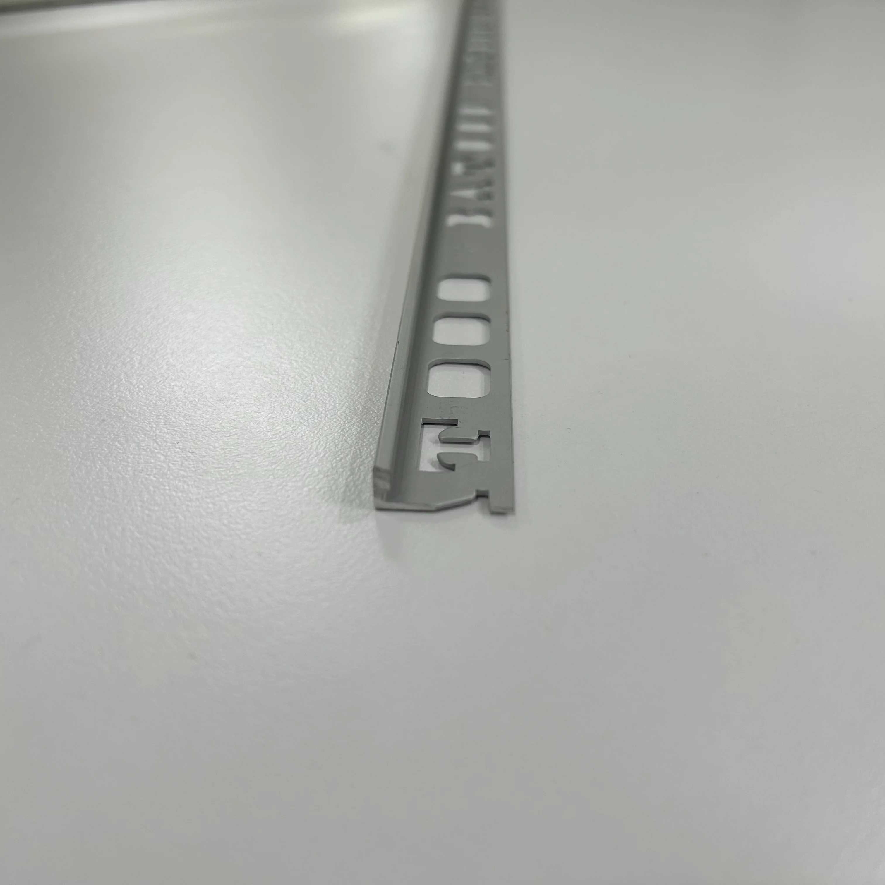 Aluminium Edge Trim Splashbacks - 3 Metres - Image 5
