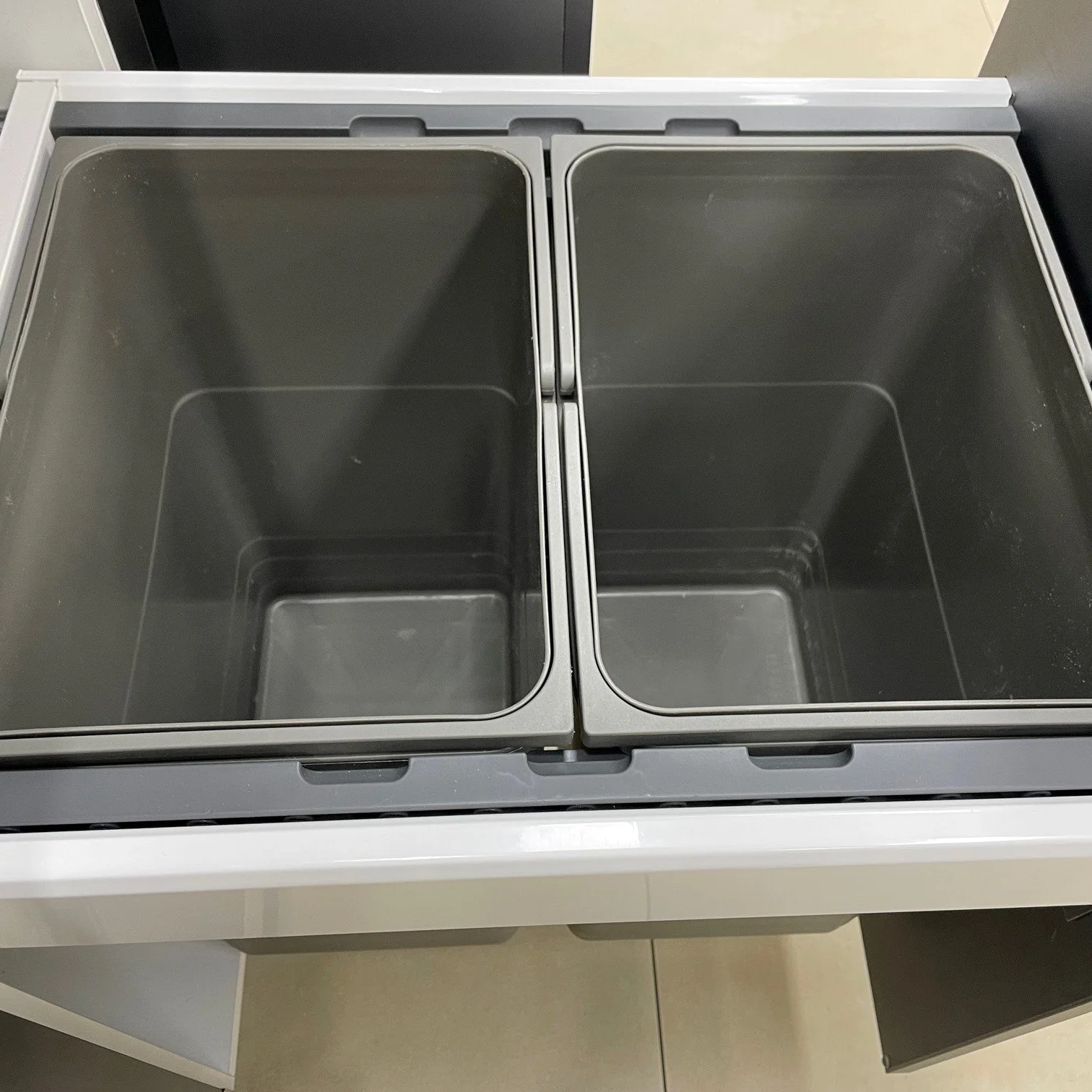 Matrix Pull Out Waste Bin 2x26ltr - MSP45 By Hafele - Image 4
